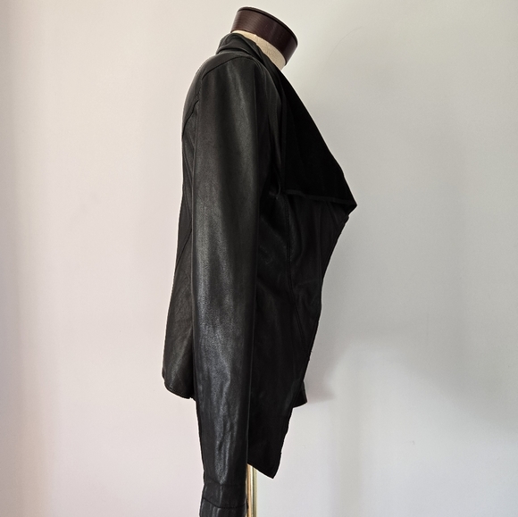 BEBE Women's Black 100% Leather open front Jacket. Lightweight.Size Small - Picture 4 of 11